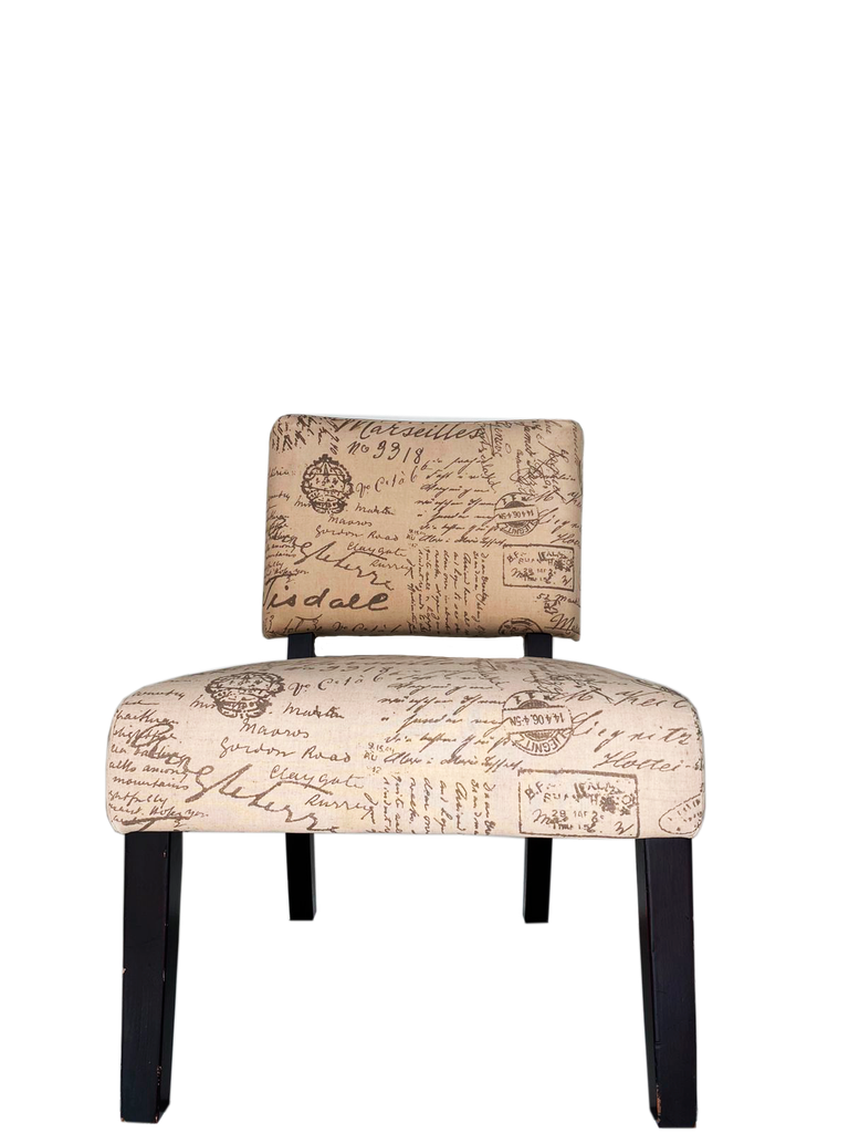 SILLA DE ESTILO BEIGE CON LETRAS